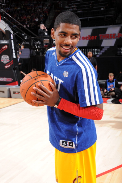 科尔：库明加下半场命中2记关键三分：回归后首秀表现很棒（科尔：库明加复出首战发挥出色，下半场投进两记关键三分）