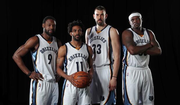 弗拉霍维奇晒龙珠悟空恢复照：手术很顺利，感谢大家（弗拉霍维奇用龙珠悟空照报平安：手术成功，感谢大家）