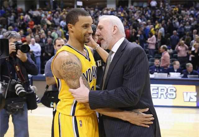 某球星赛后泪崩，场面令人动容（某球星赛后泪洒赛场，场面感人至深）