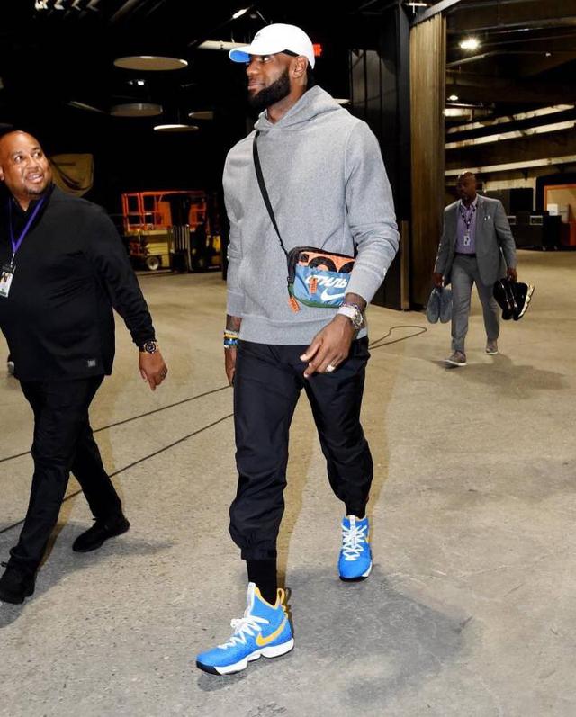 西甲前瞻：巴萨盼取胜继续争夺榜首，阿拉维斯能否制造麻烦？（西甲前瞻：巴萨剑指三分紧咬榜首，阿拉维斯能否搅局？）