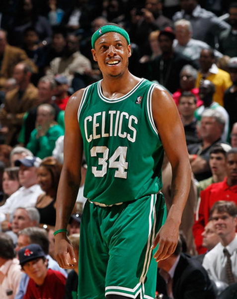 佳夫：作为后卫单场比赛进俩球不常见；沃尔特马德是顶级前锋（佳夫：后卫单场梅开二度实属罕见，沃尔特马德堪称顶级前锋）