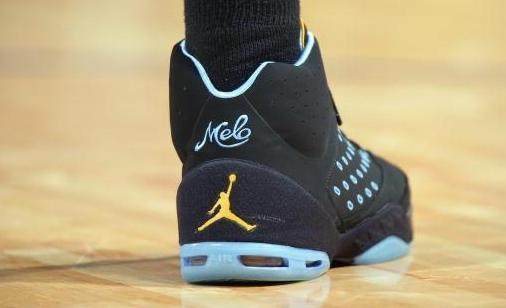 潘德夫：范戴克那次手球应该是点球，裁判决定了比赛的结果（潘德夫直言：范戴克手球该判点，裁判改变了比赛走向）