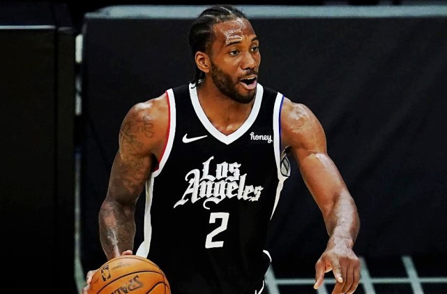 篮球火箭球队连续两场胜利庆祝（火箭队连赢两场后庆祝）