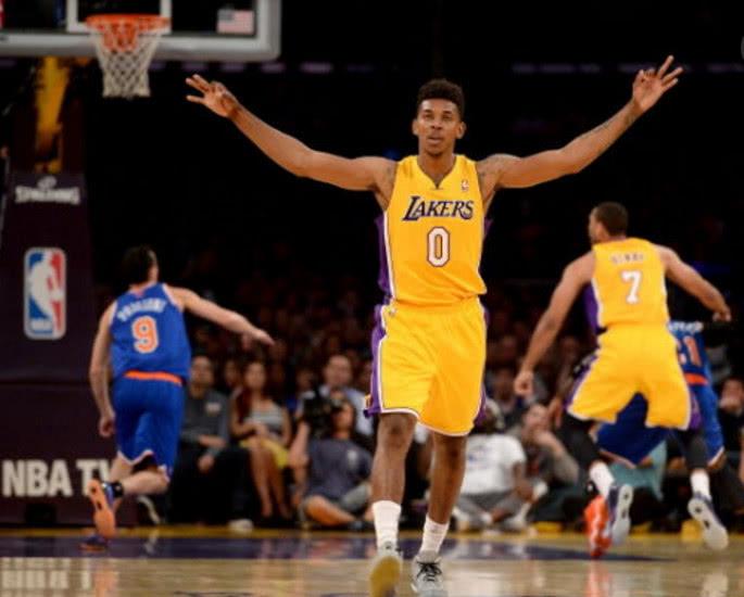 状态回来了！麦凯恩贡献赛季新高20分，连续3场得分上双（麦凯恩找回手感！砍下本季新高20分，已连3战得分上双）